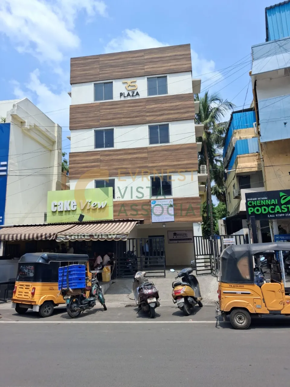 RS Plaza, Photograph