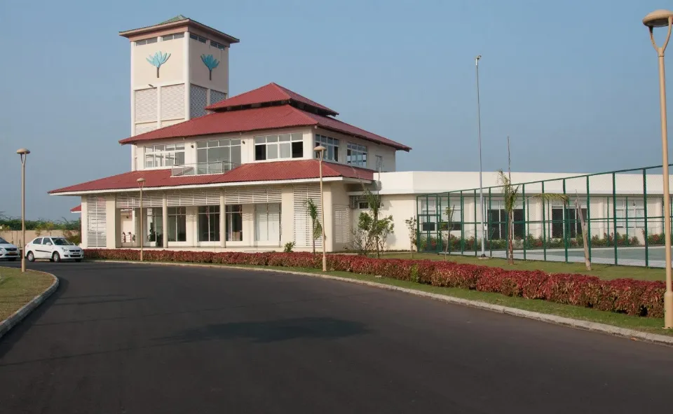 Mahindra Aqualily, Photograph